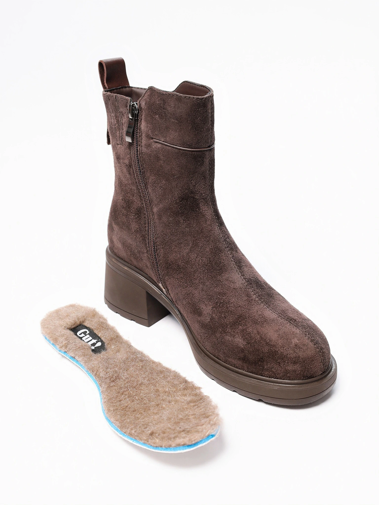 Ботинки темно-коричневого цвета на высоком широком каблуке